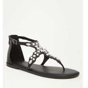 NWT Torrid Pearl Gemstone T-Strap Sandals in Black